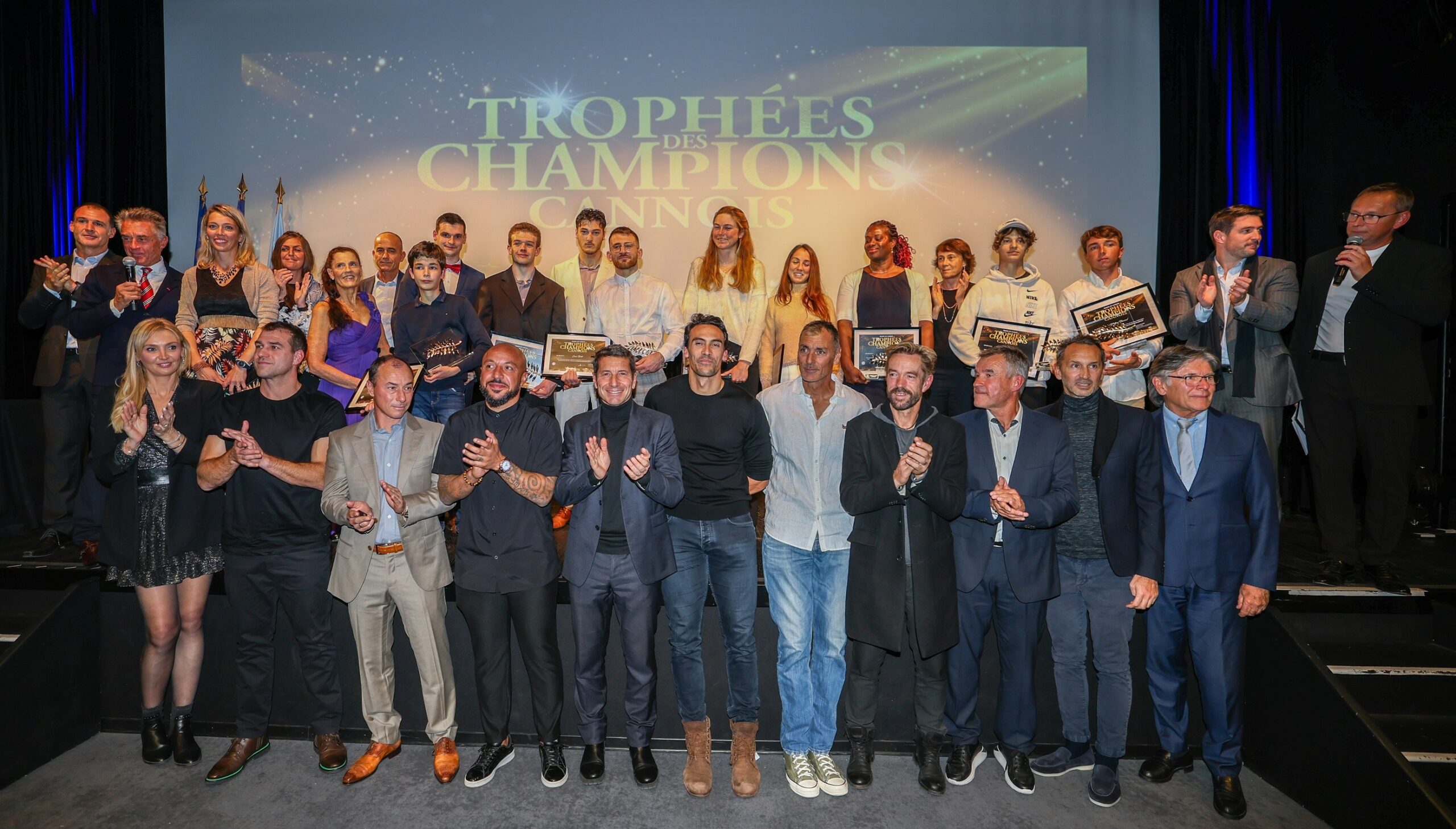 https://idmediacannes.com/wp-content/uploads/2023/12/David-Lisnard-les-champions-distingues-et-les-personnalites-sportives-cannoises-c-Mairie-de-Cannes-1-scaled.jpg